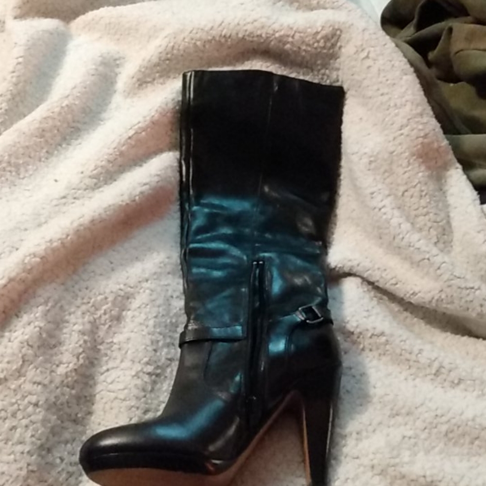 Boots - Picture 3 of 3